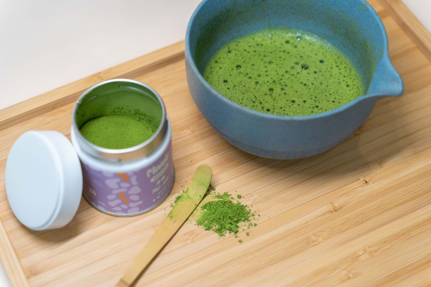 Combien y-a-t-il de calories dans le thé matcha ?